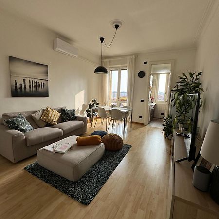 Apartamento Trilocale Con Due Balconi A Isola Porta Nuova Milán Exterior foto