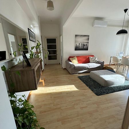Apartamento Trilocale Con Due Balconi A Isola Porta Nuova Milán Exterior foto