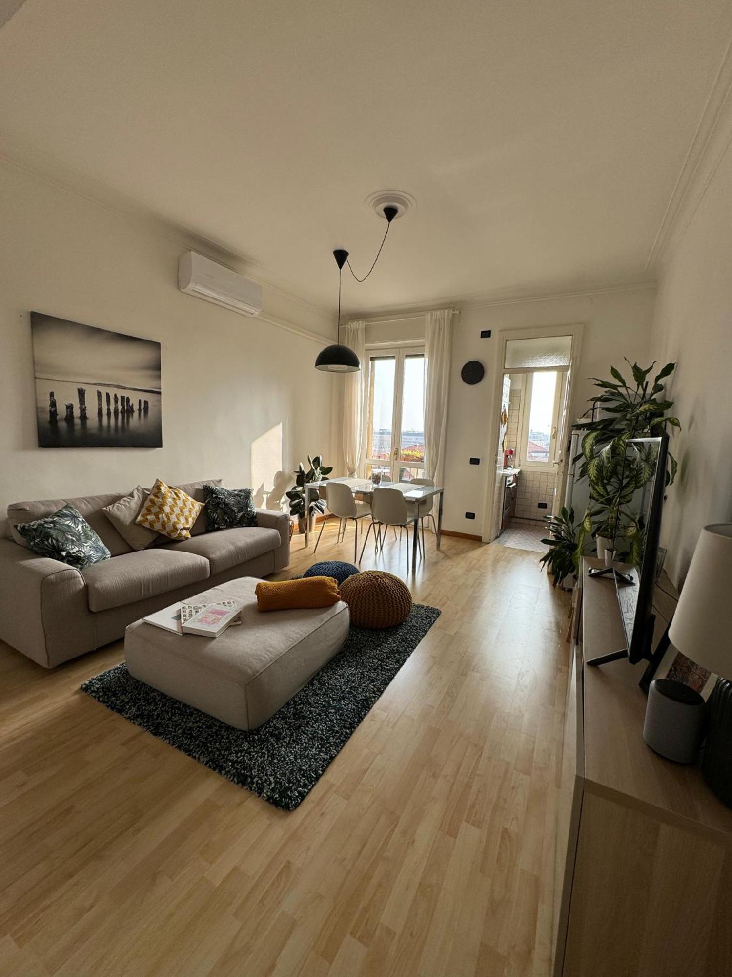 Apartamento Trilocale Con Due Balconi A Isola Porta Nuova Milán Exterior foto
